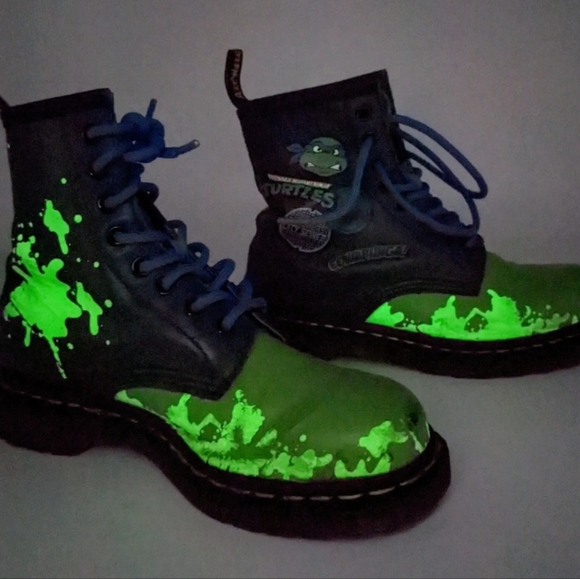DR MARTENS LEONARDO LEATHER TEENAGE MUTANT NINJA TURTLES Boots MEN’S 6, Girls 7 - Picture 5 of 9